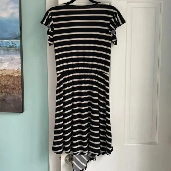 Maurices Stripe Flutter Sleeve Wrap Dress V-Neck Black White Tan Gray Size S - Picture 8 of 13